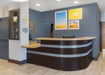 Days Inn by Wyndham Bernalillo hotel thumbnail 2