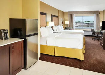 Holiday Inn Express & Suites Sandusky by IHG hotel thumbnail 2