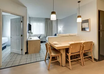 Sonesta Simply Suites Miami Airport Doral hotel thumbnail 4