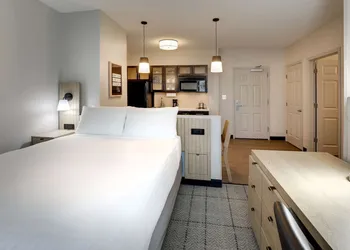 Sonesta Simply Suites Miami Airport Doral hotel thumbnail 6