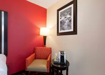 La Quinta Inn & Suites Summersville / New River National Park hotel thumbnail 5
