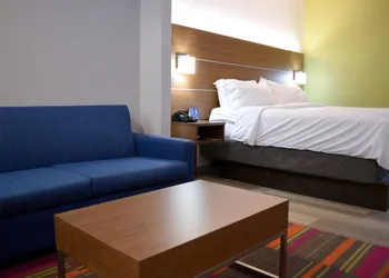 Holiday Inn Express & Suites Batesville by IHG hotel thumbnail 4