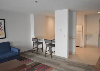 Holiday Inn Express & Suites Batesville by IHG hotel thumbnail 7