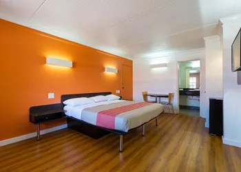 Motel 6 Dallas, TX - Market Center hotel thumbnail 6