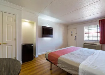 Motel 6 Dallas, TX - Market Center hotel thumbnail 8
