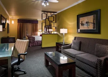 Best Western Plus Christopher Inn & Suites hotel thumbnail 6