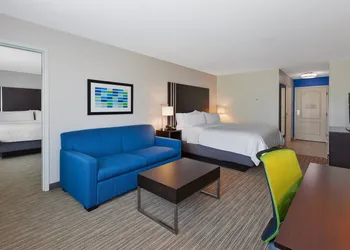 Holiday Inn Express & Suites Effingham by IHG hotel thumbnail 3