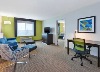 Holiday Inn Express & Suites Effingham by IHG hotel thumbnail 8