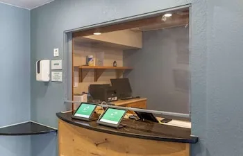 Studio 6 Extended Stay Shreveport Airport LA hotel thumbnail 3