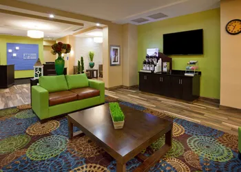 Holiday Inn Express & Suites Davenport by IHG hotel thumbnail 2