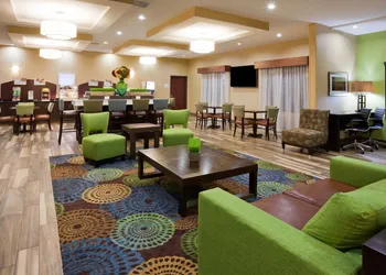 Holiday Inn Express & Suites Davenport by IHG hotel thumbnail 3