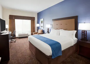 Holiday Inn Express & Suites Davenport by IHG hotel thumbnail 7
