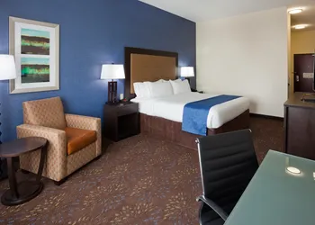 Holiday Inn Express & Suites Davenport by IHG hotel thumbnail 8