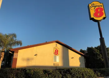 Super 8 by Wyndham Selma/Fresno Area hotel thumbnail 2