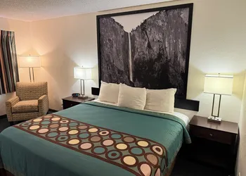 Super 8 by Wyndham Selma/Fresno Area hotel thumbnail 4