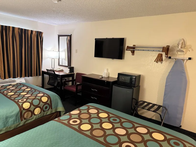 Super 8 by Wyndham Selma/Fresno Area hotel detail image 6