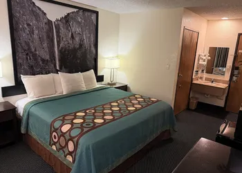 Super 8 by Wyndham Selma/Fresno Area hotel thumbnail 7