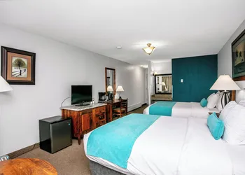 Tonquin Inn hotel thumbnail 6