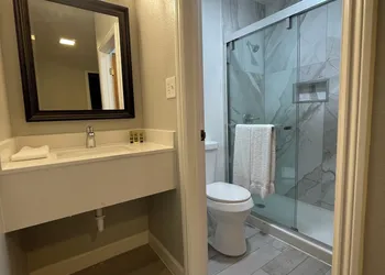 Marina Inn hotel thumbnail 7