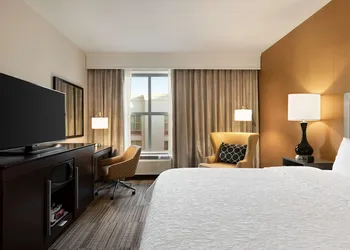 Hampton Inn & Suites Roanoke-Downtown hotel thumbnail 5