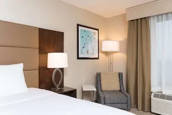 Doubletree by Hilton Pleasant Prairie Kenosha hotel thumbnail 4
