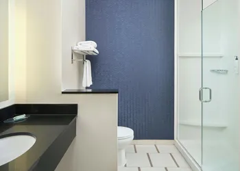 Fairfield Inn & Suites by Marriott Niagara Falls hotel thumbnail 8