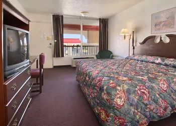 Super 8 by Wyndham Oklahoma Fairgrounds hotel thumbnail 7