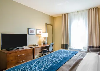 Comfort Inn & Suites Lynchburg Airport - University Area hotel thumbnail 5