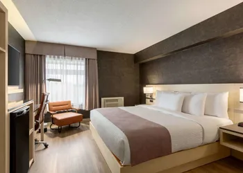 Days Inn by Wyndham Toronto West Mississauga hotel thumbnail 2