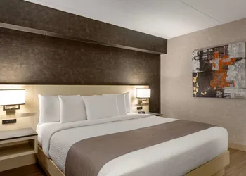 Days Inn by Wyndham Toronto West Mississauga hotel thumbnail 4