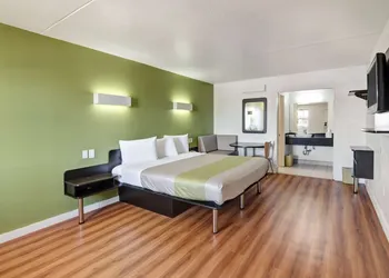 Motel 6 Dallas, TX - Forest Lane hotel thumbnail 5