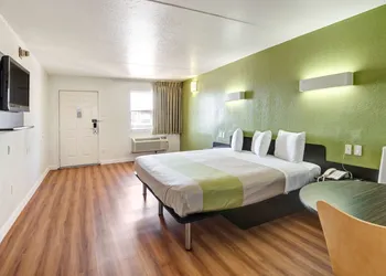 Motel 6 Dallas, TX - Forest Lane hotel thumbnail 6