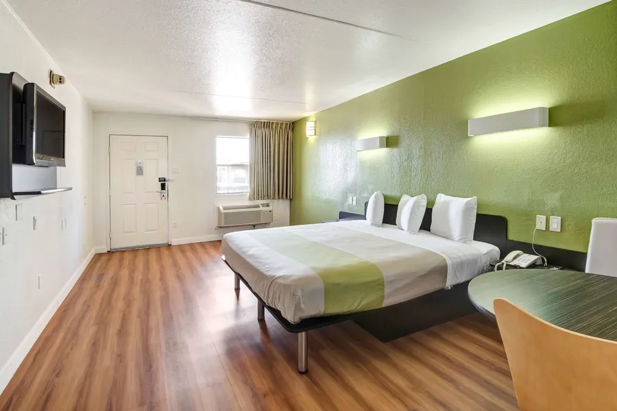 Motel 6 Dallas, TX - Forest Lane hotel detail image 6