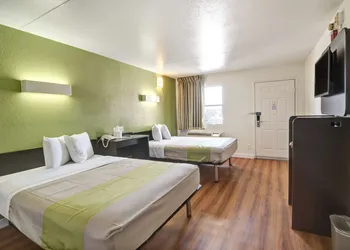 Motel 6 Dallas, TX - Forest Lane hotel thumbnail 7