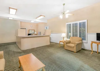 Days Inn by Wyndham Deming hotel thumbnail 2