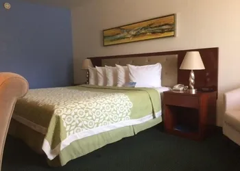 Days Inn by Wyndham Deming hotel thumbnail 6