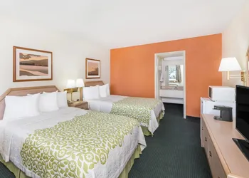 Days Inn by Wyndham Deming hotel thumbnail 8