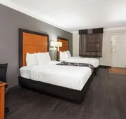 Super 8 by Wyndham The Woodlands North hotel detail image 5