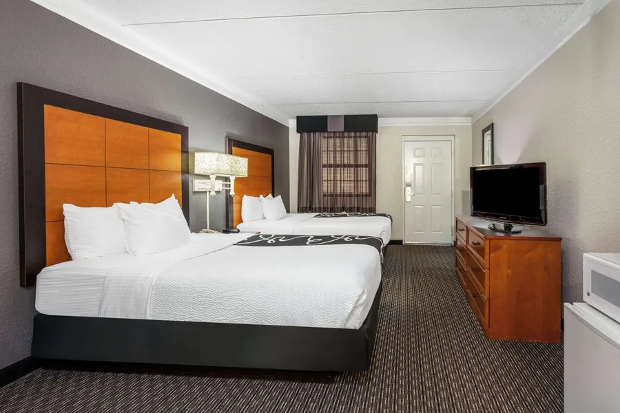 Super 8 by Wyndham The Woodlands North hotel detail image 6