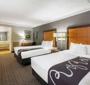 Super 8 by Wyndham The Woodlands North hotel detail image 7