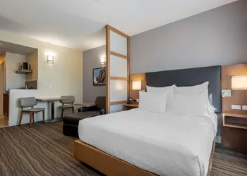 Best Western Plus Sawridge Suites hotel thumbnail 6