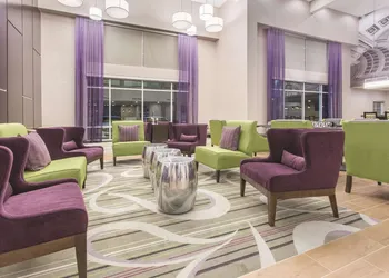 La Quinta Inn & Suites by Wyndham Tumwater - Olympia hotel thumbnail 2