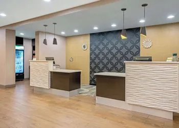 La Quinta Inn & Suites by Wyndham Tumwater - Olympia hotel thumbnail 4