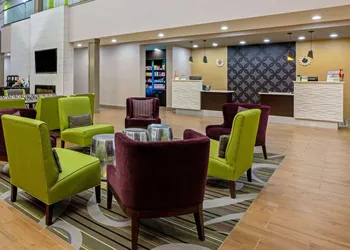 La Quinta Inn & Suites by Wyndham Tumwater - Olympia hotel thumbnail 5