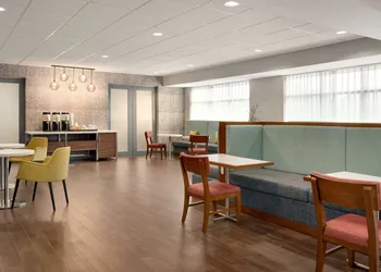 Hampton Inn St. Louis - Columbia hotel thumbnail 3