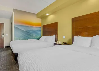 Clarion Pointe Staunton East hotel thumbnail 5