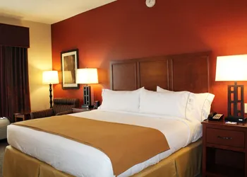 Holiday Inn Express Hotel & Suites Paducah West by IHG hotel thumbnail 2