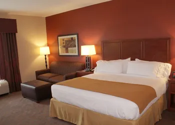 Holiday Inn Express Hotel & Suites Paducah West by IHG hotel thumbnail 3