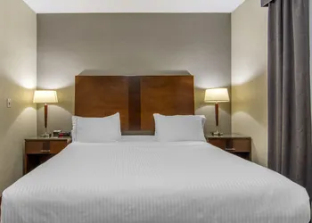 Devonian Hotel & Suites hotel thumbnail 7