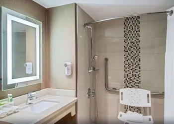 Quality Inn and Suites hotel thumbnail 5